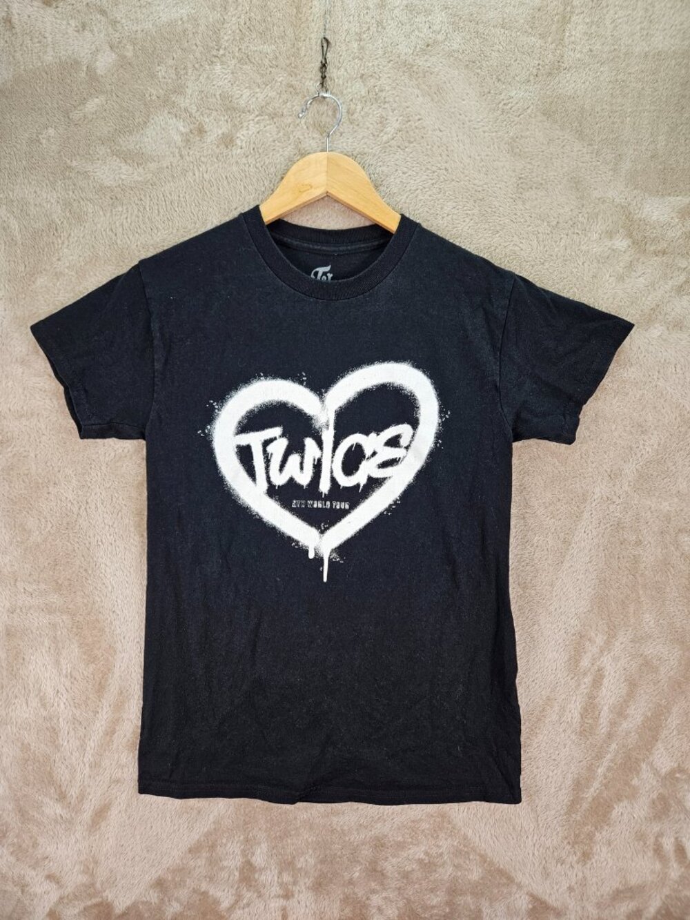 Official TWICE 4th World Tour III Concert T-Shirt White Spray-painted Heart Logo